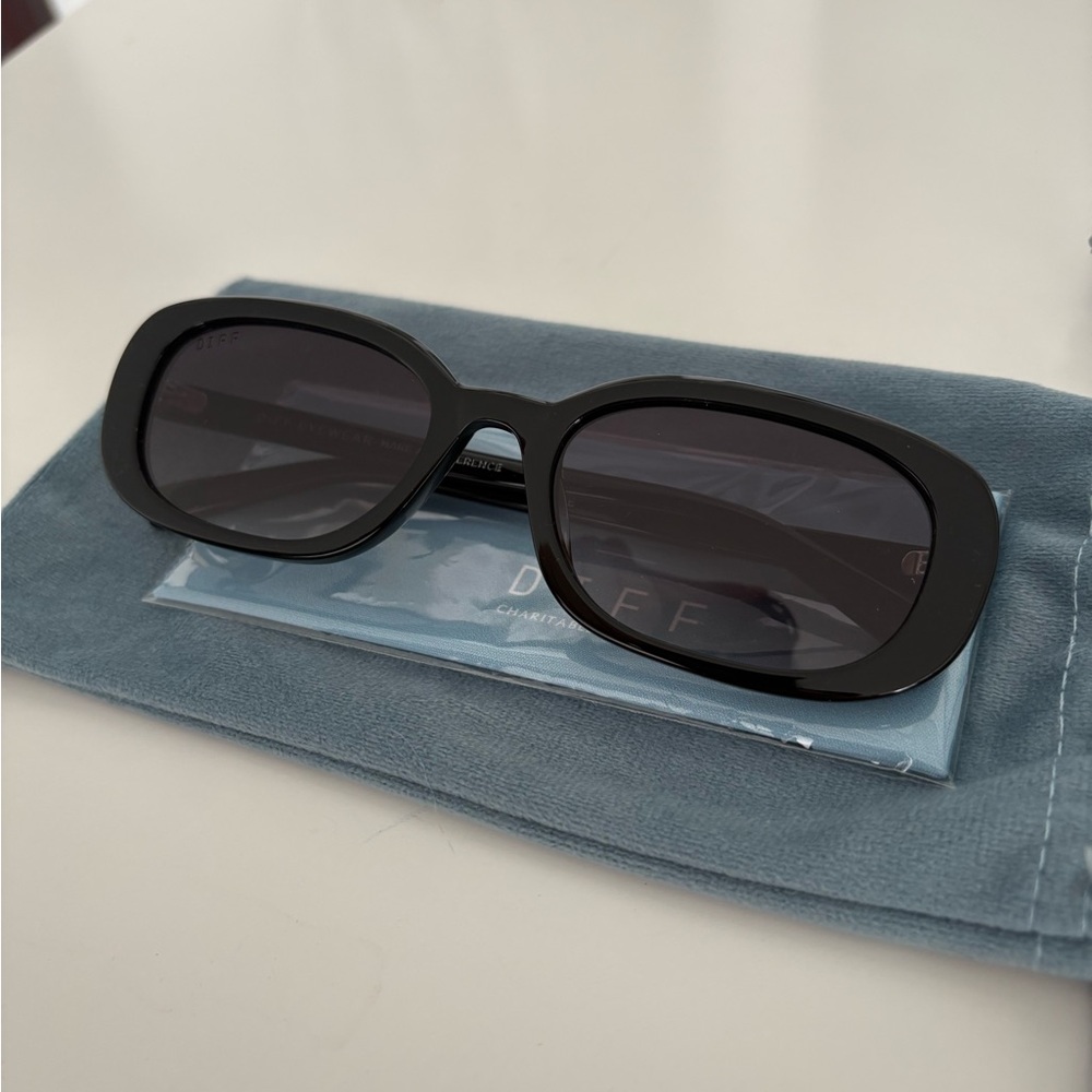 Diff x Aspyn Ovard Cove Sunglasses Black